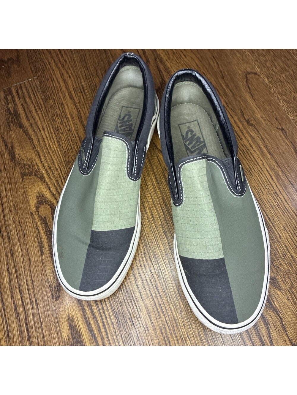 VANS Men's Slip-On Colorblock Shoes Green/Black Round Toe men 7.5/women’s 9